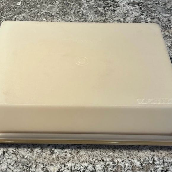 VTG Tupperware cake cupcake carrier 9x13” - Picture 2 of 6